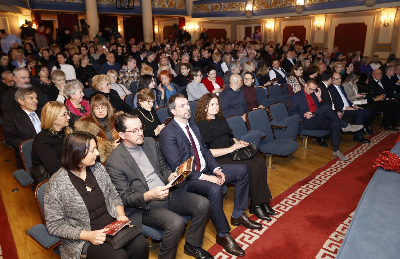 Prihod od karata koje koštaju simboličnih 10 KM namijenjen je za Prosvjetin fond za stipendiranje