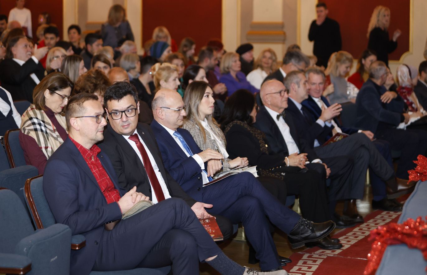 Prihod od karata koje koštaju simboličnih 10 KM namijenjen je za Prosvjetin fond za stipendiranje