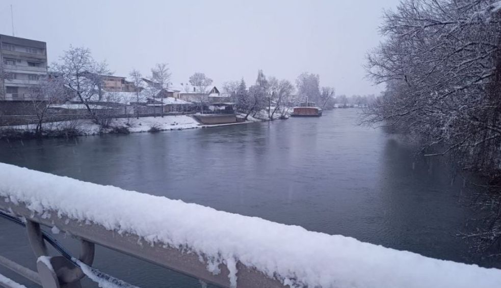 Jak vjetar stvara snježne nanose i otežava saobraćaj na širem području Livna, Tomislavgrada, Glamoča i Bosanskog Grahova