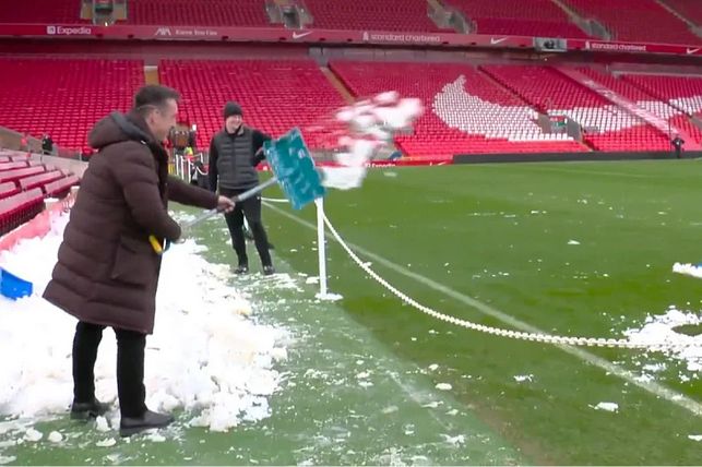 Neville je na šaljiv način aludirao na to da je za njegov voljeni United bolje da se susret ne odigra jer se Crveni đavoli nalaze u veoma lošoj formi