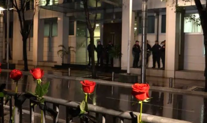 Pravoslavni vjernici u Crnoj Gori dočekali su u utorak Božić u sjeni tragičnog događaja na Cetinju u kojem je napadač, Cetinjanin Aco Martinović ubio 12 osoba