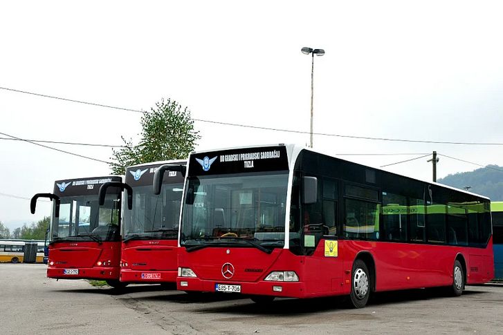 Studenti i učenici bojkotovat će nastavu zbog skupih karata i ukidanja saobraćajnih linija u TK