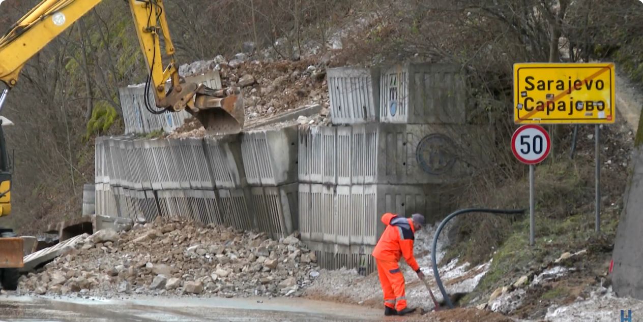 Naglo topljenje snijega donijelo je još jedan problem – klizišta.                                                        