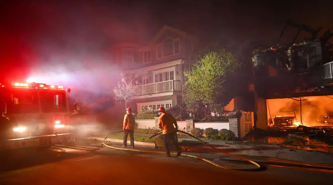 Najnoviji koji je izbio je Sunset Fire u Hollywood Hillsu, gdje su izdane naredbe za evakuaciju.