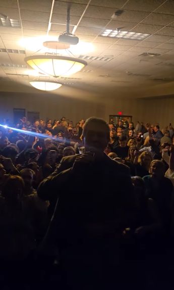 Najavio je koncert koji će se održati u Dubaiju u Mövenpicku 24. januara.