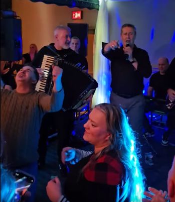 Najavio je koncert koji će se održati u Dubaiju u Mövenpicku 24. januara.