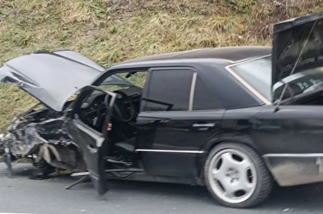 Povrijeđeni su radi ukazivanja medicinske pomoći prevezeni u Dom zdravlja Maglaj, rekao Valentić