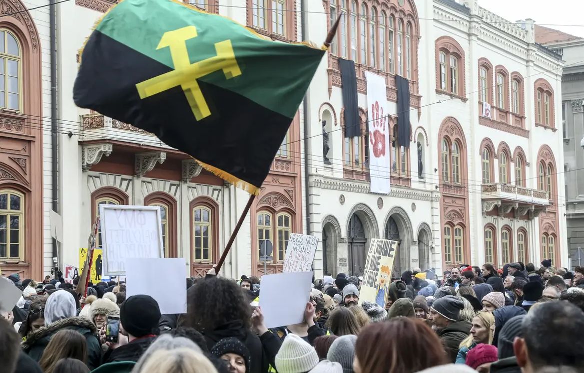 Protest prosvjetara i studenata u Beogradu: Dio srednjih škola obustavio rad
