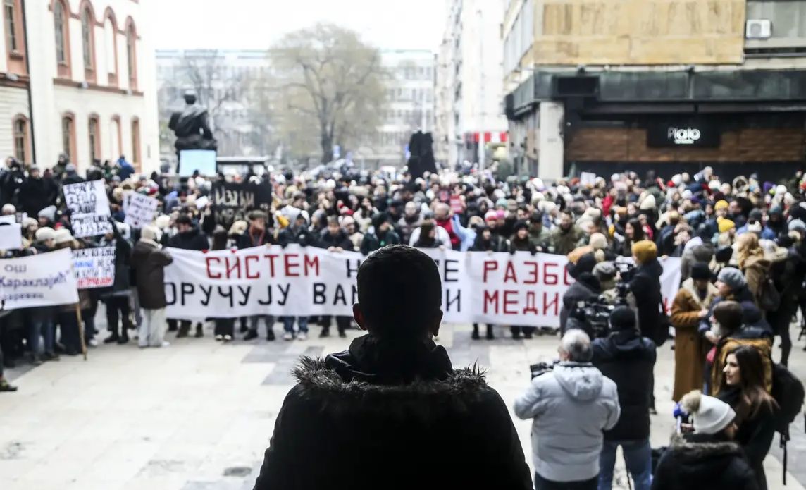 Protest prosvjetara i studenata u Beogradu: Dio srednjih škola obustavio rad