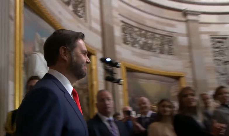 Opsežne sigurnosne mjere poduzete su u jeku povećane zabrinutosti nakon nedavnog terorističkog napada u New Orleansu i eksplozije u Las Vegasu