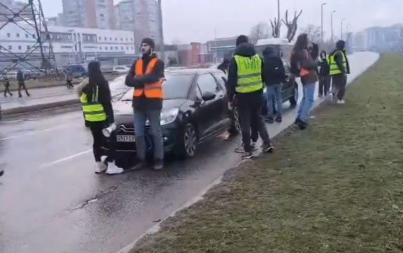 Djevojka koja je vozila auto je privedena i određen joj je pritvor od 48 sati, a sumnjiči se za krivično djelo pokušaj ubistva