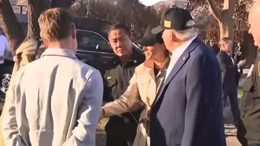 Razgovor je započela žena sa "dobar dan", da bi Melanija odgovorila na to s "dobar dan, kako ste"