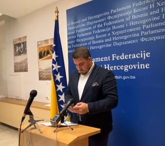 U Parlamentu Federacije BiH u toku je press-konferencija zbog odluke o izjašnjavanju za izbor sudija Ustavnog suda FBiH