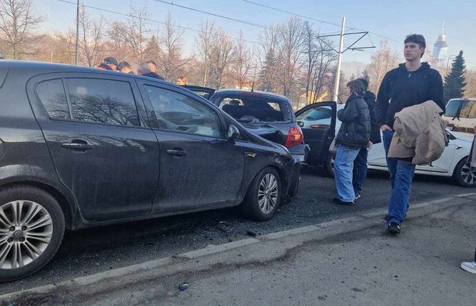 Vozači, oprez: Saobraćajna nesreća u Sarajevu, formirala se velika gužva