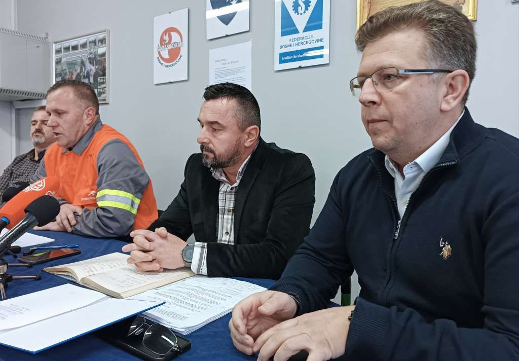 Ako je stvarno toliko teško zašto se ne zaposle kao radnici, navode iz Sindikata 