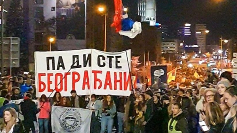 Stotine hiljada ljudi, u protestima potaknutim pogibijom 15 ljudi u padu nadstrešnice, od novembra su izašle na ulice širom Srbije