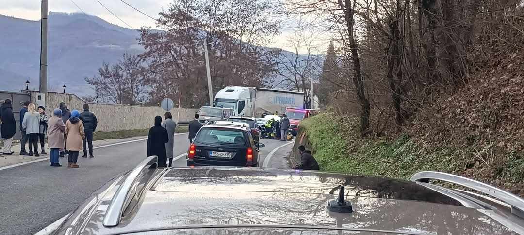 Za kratko vrijeme stvorene su kilometarske kolone.