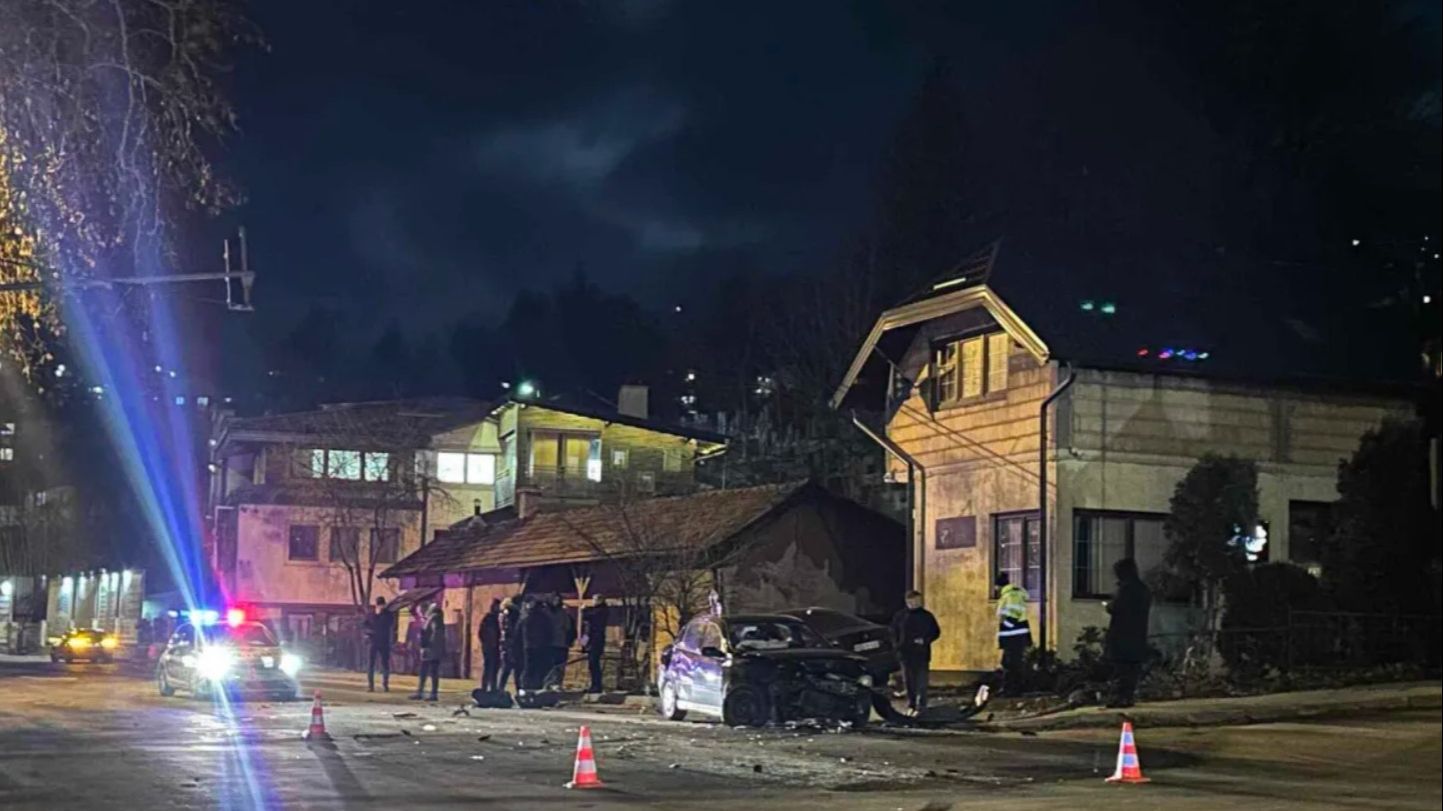 Kako je potvrđeno iz MUP-a KS, do sudara je došlo između dva automobila i to BMW i Opel Astra.