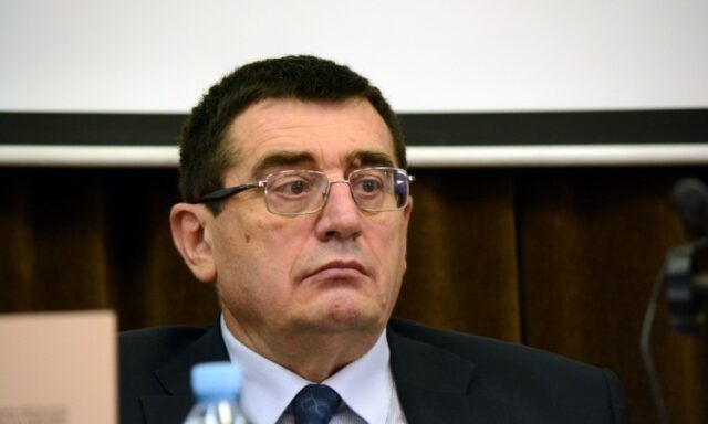 Nama trebaju sistemska rješenja koja će biti rezultat konsenzusa svih strana u Ekonomsko-socijalnom vijeću, kaže profesor Ekonomskog fakulteta u Sarajevu