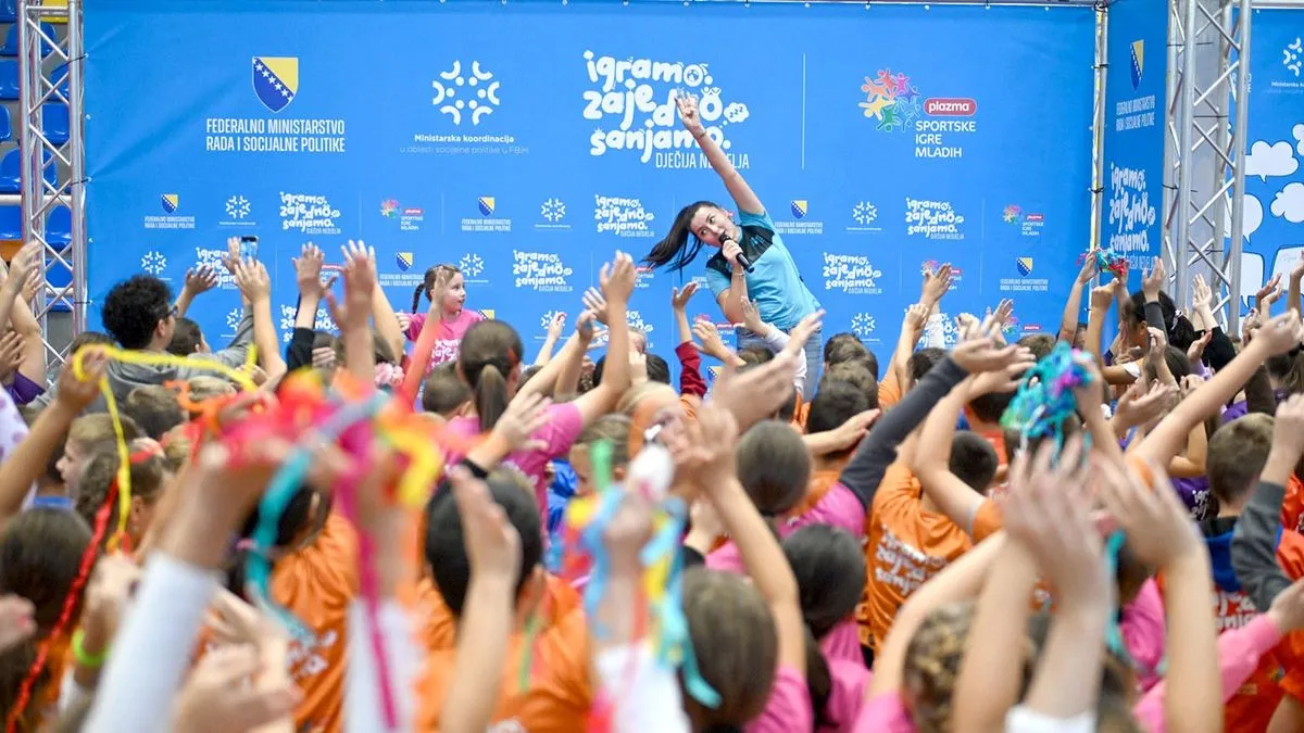 I ove godine karavan radosti nosio je simbolični plamen prijateljstva