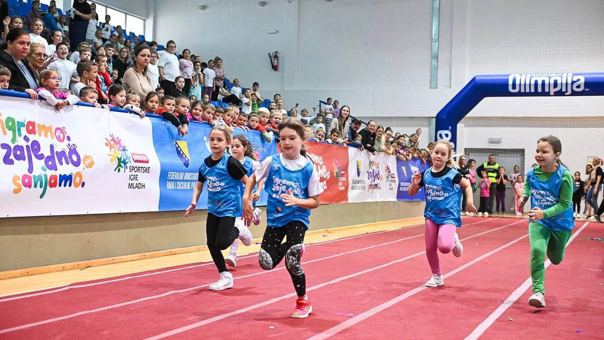 Osim zabavnog i edukativnog dijela programa, mališani su imali priliku takmičiti se u igri između dvije vatre, utrci na 60 metara i disciplini štafeta