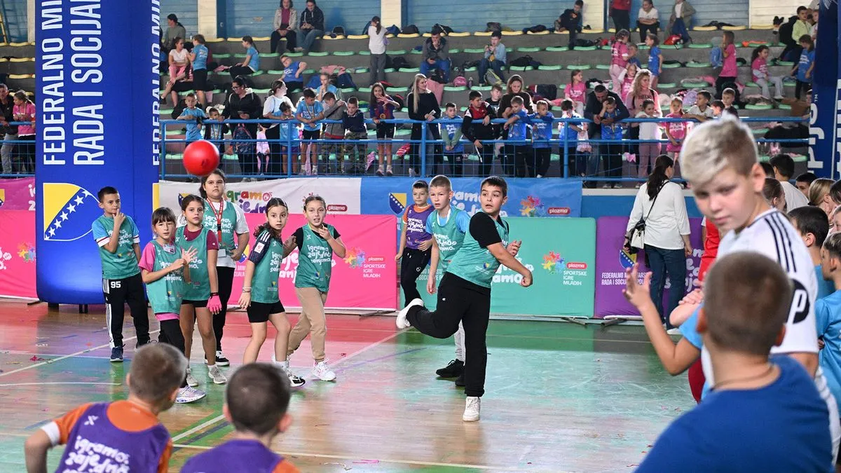 Osim zabavnog i edukativnog dijela programa, mališani su imali priliku takmičiti se u igri između dvije vatre, utrci na 60 metara i disciplini štafeta