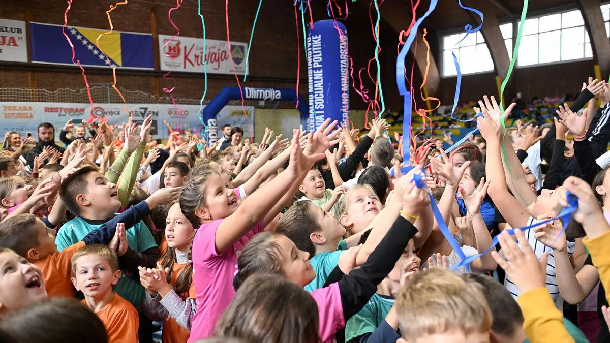 Osim zabavnog i edukativnog dijela programa, mališani su imali priliku takmičiti se u igri između dvije vatre, utrci na 60 metara i disciplini štafeta