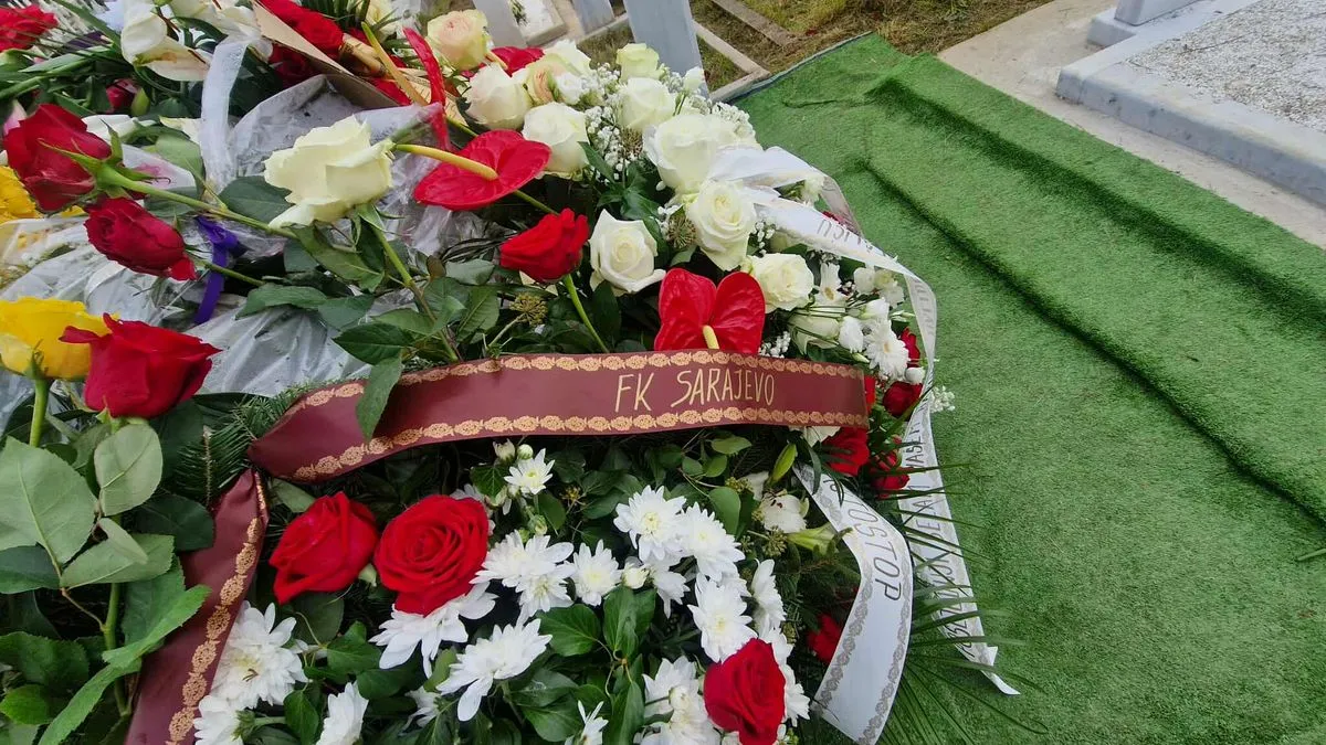 I danas se plače na Barama! Upečatljiva poruka sa Onkologije i Halidova omiljena kruška na mezaru!