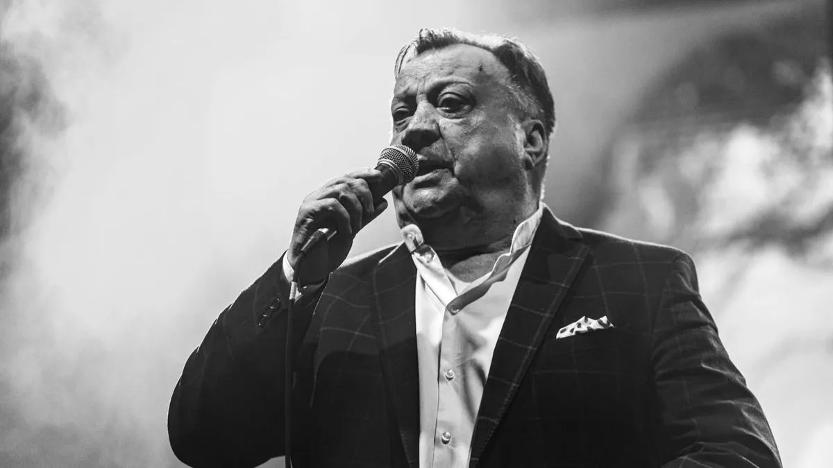 Manogi ga opisuju kao pjevača čije su pjesme dirale u dušu...               