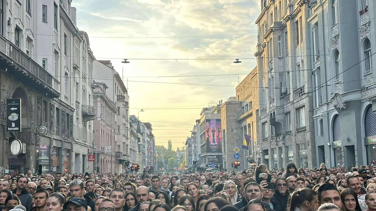 Brojni gradovi Bosne i Hercegovine, regiona, ali i svijeta, danas se simbolično opraštaju od legende narodne muzike Halida Bešlića.
