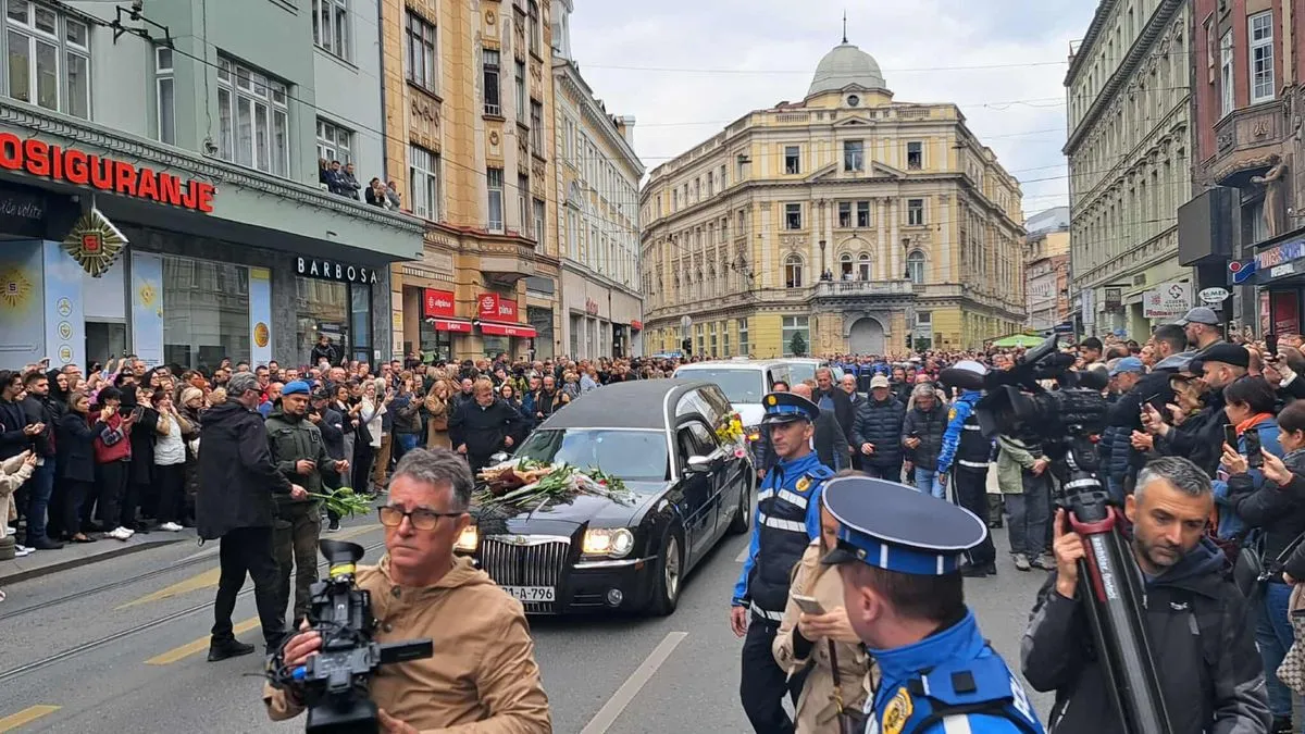 Tužna povorka ići će dalje prema Barama, gdje će biti i ukopan Halid Bešlić