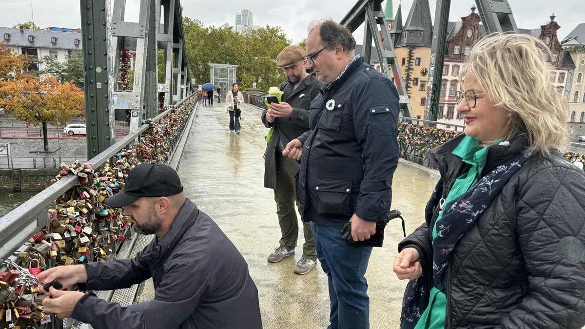 Bijele ruže u Majni za neraskidivu vezu Srebrenice i Frankfurta