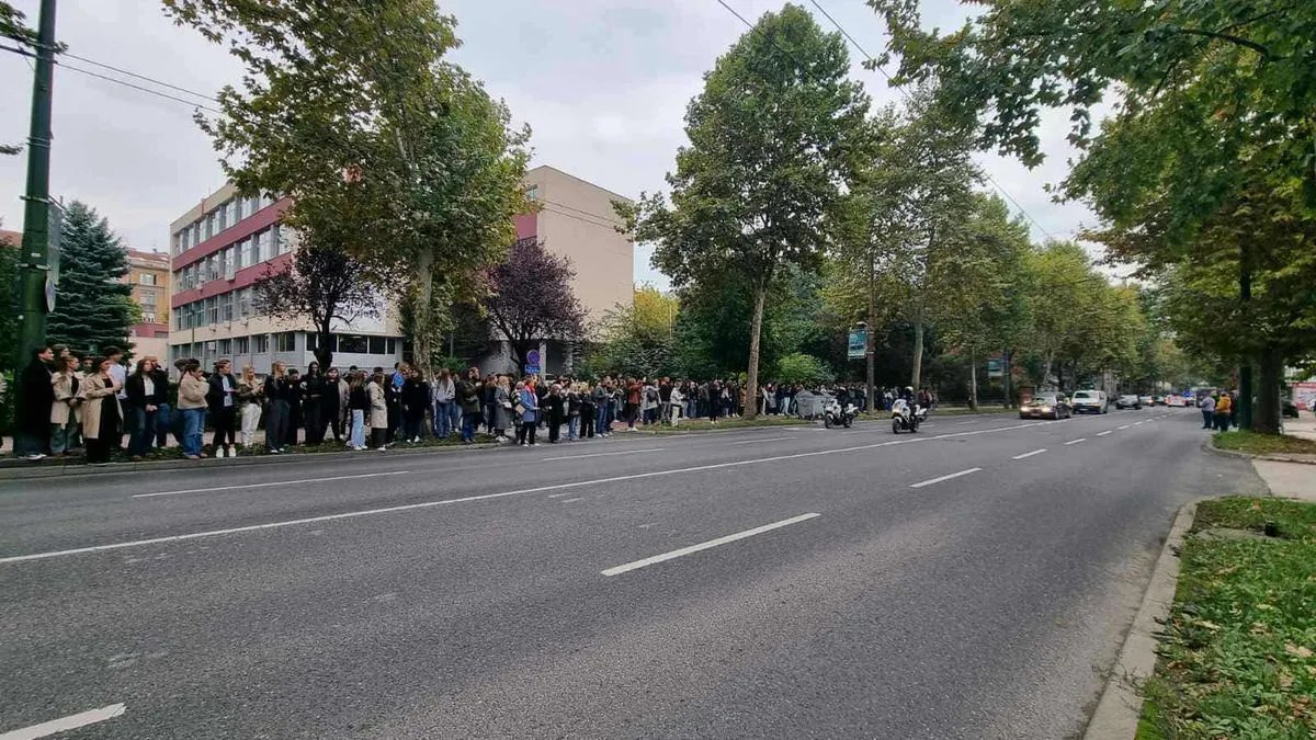 Tužna povorka ići će dalje prema Barama, gdje će biti i ukopan Halid Bešlić