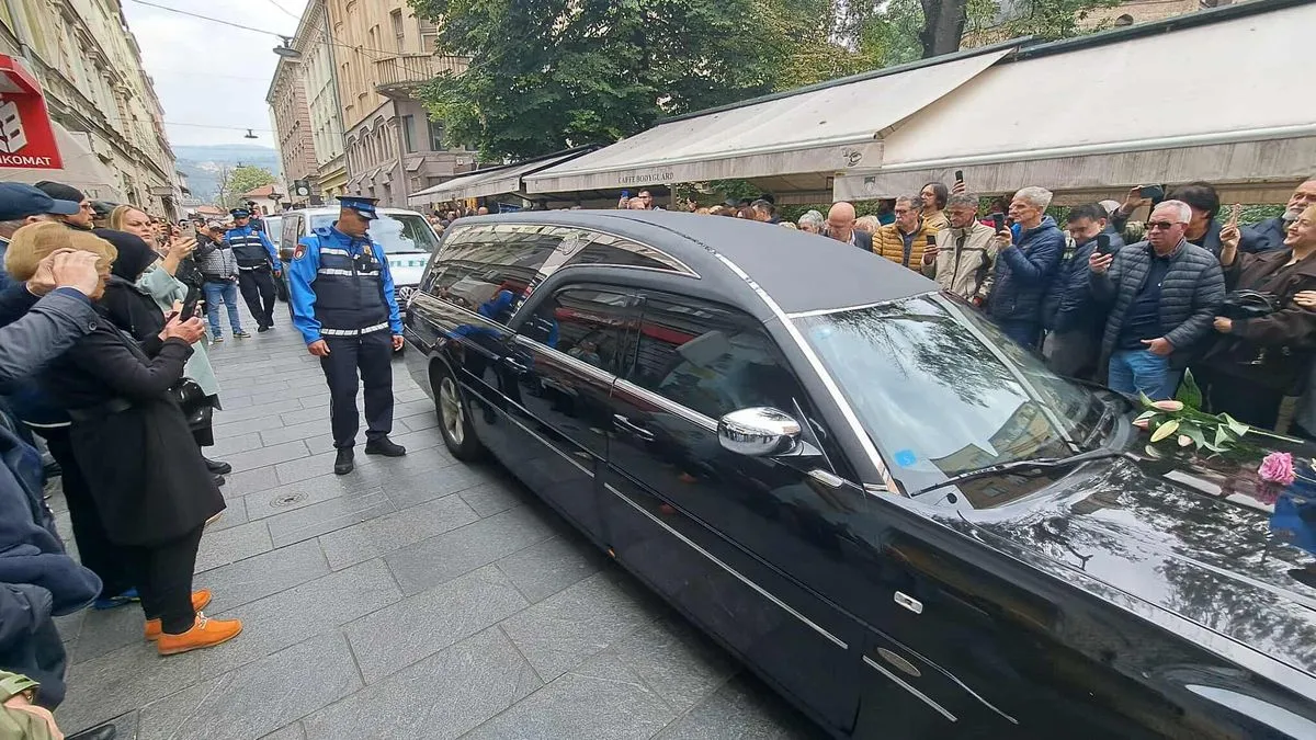 Tužna povorka ići će dalje prema Barama, gdje će biti i ukopan Halid Bešlić