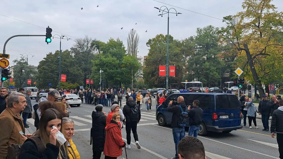 Tužna povorka ići će dalje prema Barama, gdje će biti i ukopan Halid Bešlić