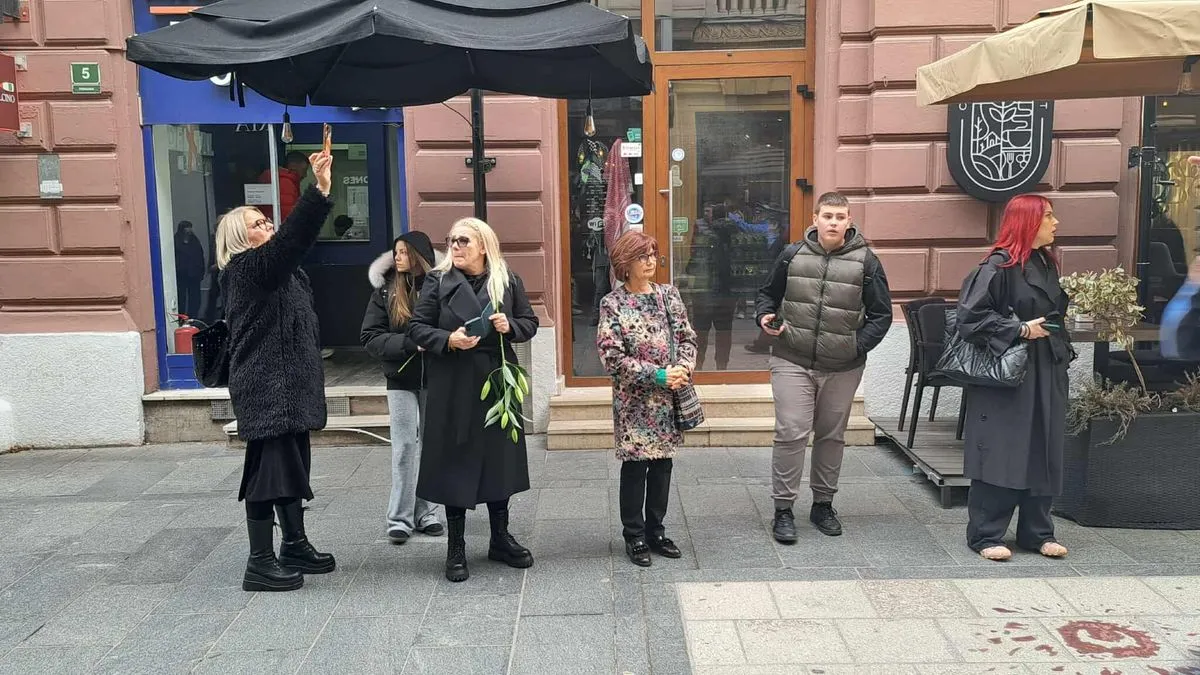 Tužna povorka ići će dalje prema Barama, gdje će biti i ukopan Halid Bešlić