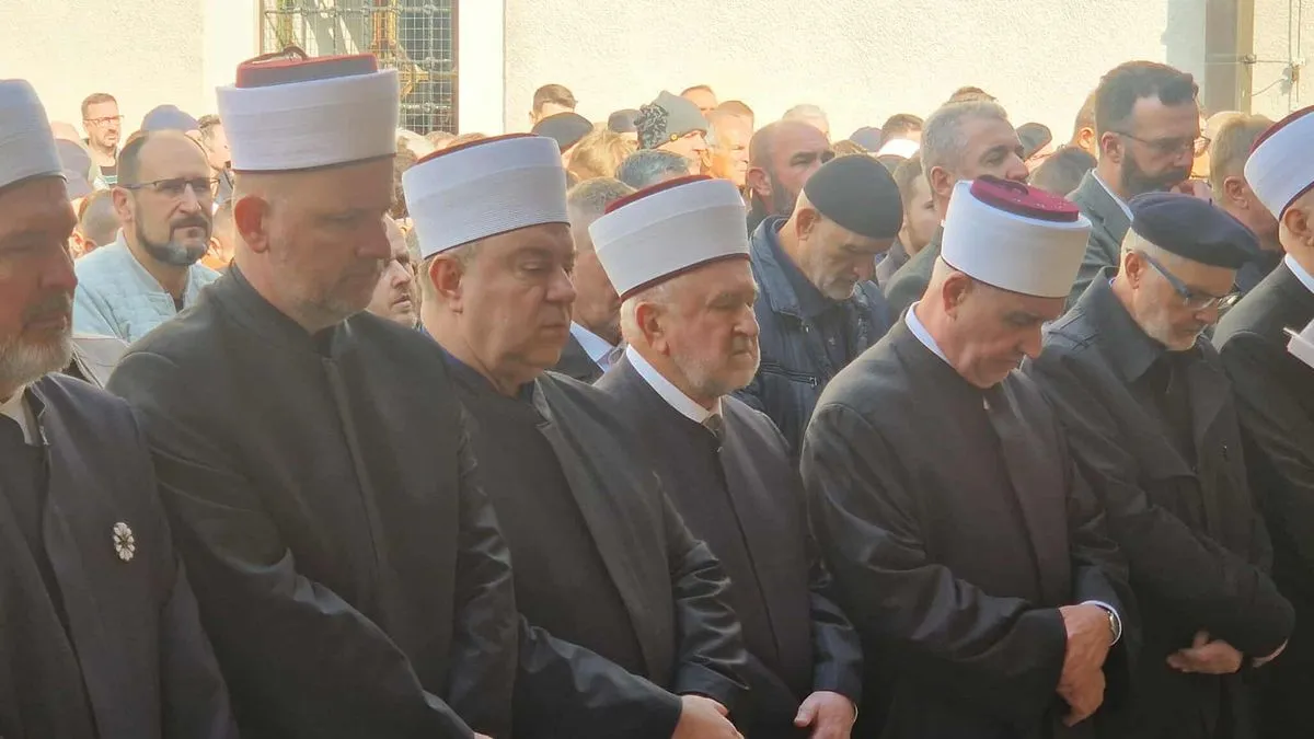 Velična čovjeka je u veličini zaostavštine koju je ostavio iza sebe, rečeno je prije klanjanja dženaze u haremu Begove džamije.