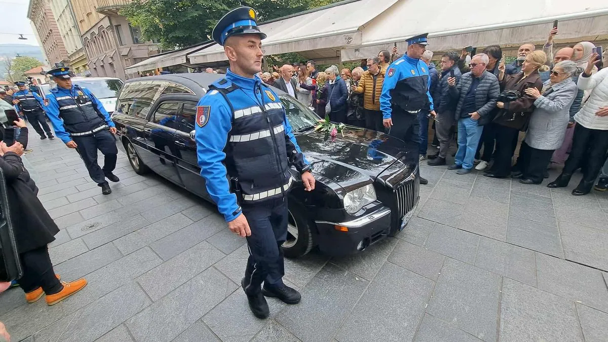 Tužna povorka ići će dalje prema Barama, gdje će biti i ukopan Halid Bešlić