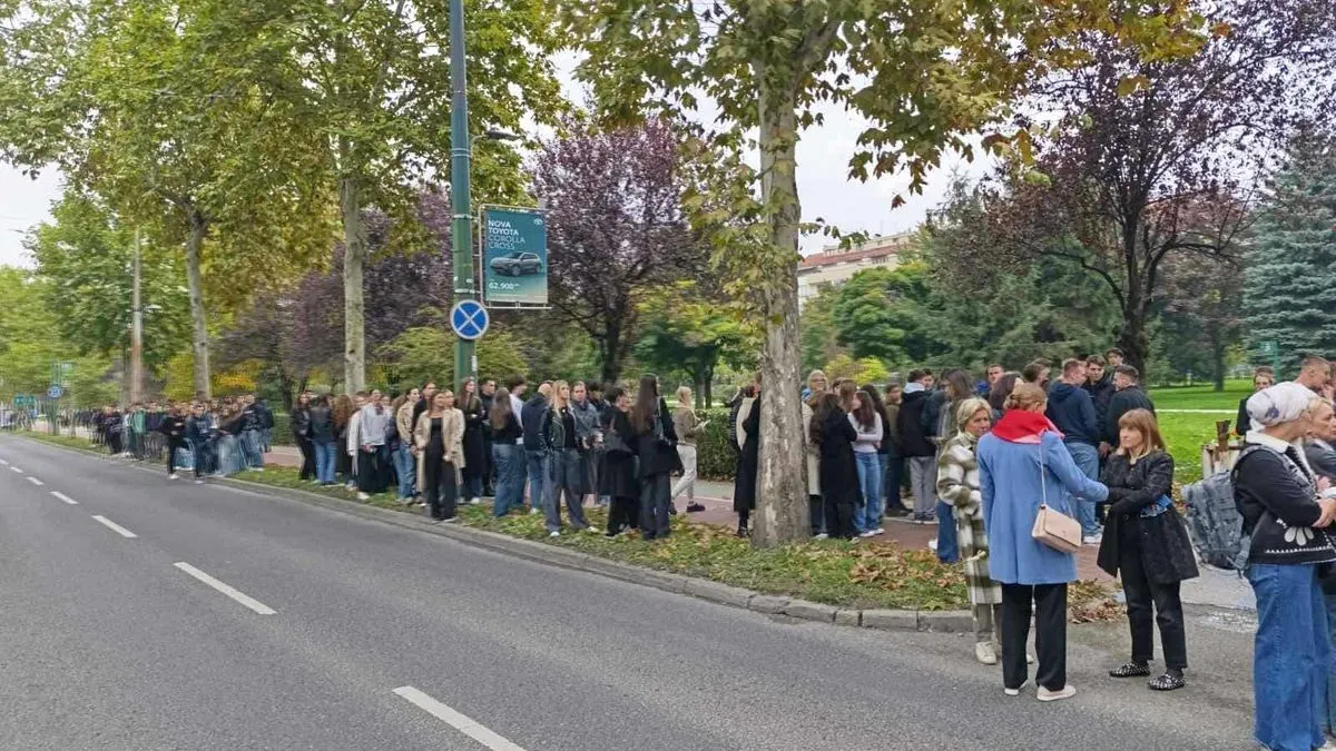 Tužna povorka ići će dalje prema Barama, gdje će biti i ukopan Halid Bešlić