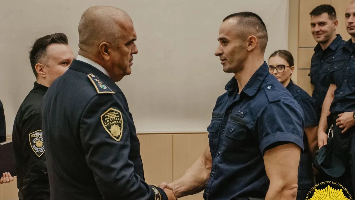 Posebna priznanja Policijske akademije FMUP-a dodijeljena su kadetima: Ademiru Alispahiću (Zlatna značka), Dženiti Bajrić (Srebrena značka) te Meliki Serhatlić (Najbolji strijelac)