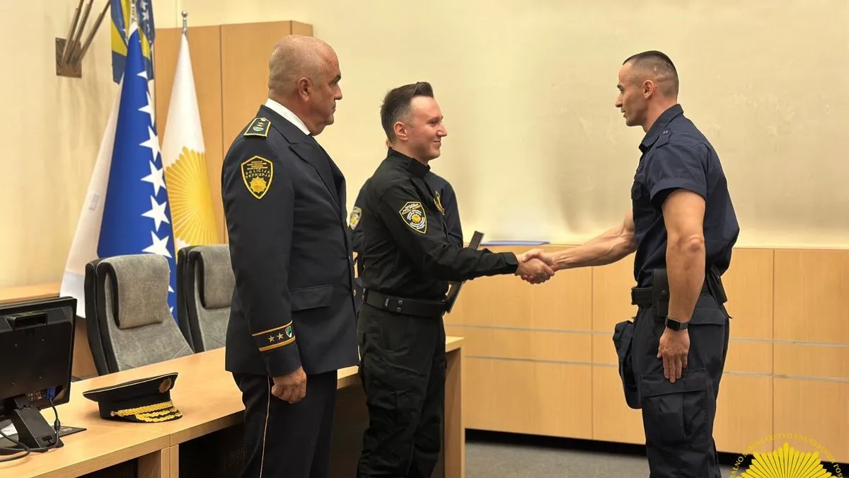 Ademiru Alispahiću dodijeljena Zlatna značka: Promovisani novi kadeti FUP-a