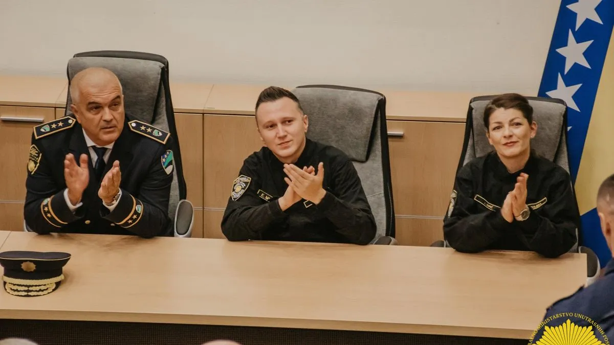 Posebna priznanja Policijske akademije FMUP-a dodijeljena su kadetima: Ademiru Alispahiću (Zlatna značka), Dženiti Bajrić (Srebrena značka) te Meliki Serhatlić (Najbolji strijelac)