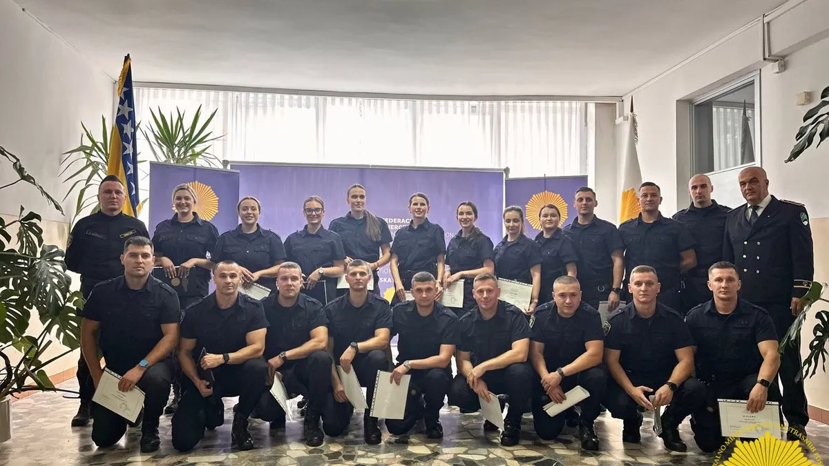 Posebna priznanja Policijske akademije FMUP-a dodijeljena su kadetima: Ademiru Alispahiću (Zlatna značka), Dženiti Bajrić (Srebrena značka) te Meliki Serhatlić (Najbolji strijelac)