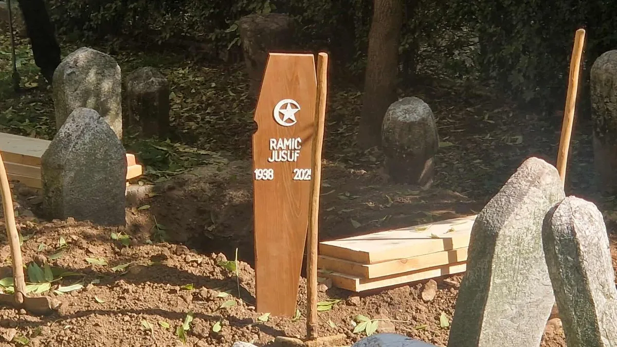 Velična čovjeka je u veličini zaostavštine koju je ostavio iza sebe, rečeno je prije klanjanja dženaze u haremu Begove džamije.