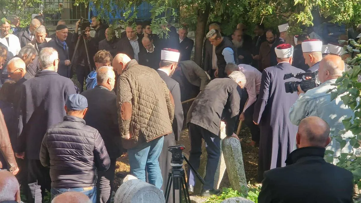 Velična čovjeka je u veličini zaostavštine koju je ostavio iza sebe, rečeno je prije klanjanja dženaze u haremu Begove džamije.