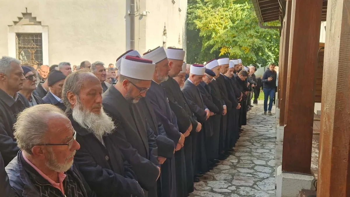 Velična čovjeka je u veličini zaostavštine koju je ostavio iza sebe, rečeno je prije klanjanja dženaze u haremu Begove džamije.