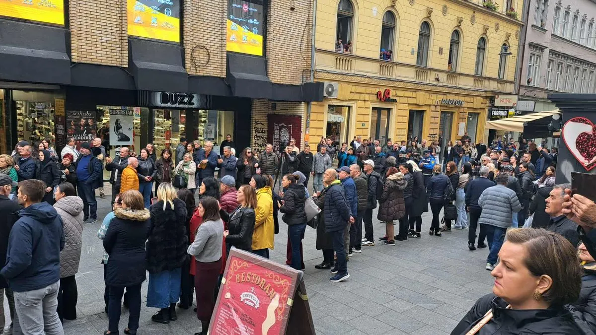 Tužna povorka ići će dalje prema Barama, gdje će biti i ukopan Halid Bešlić