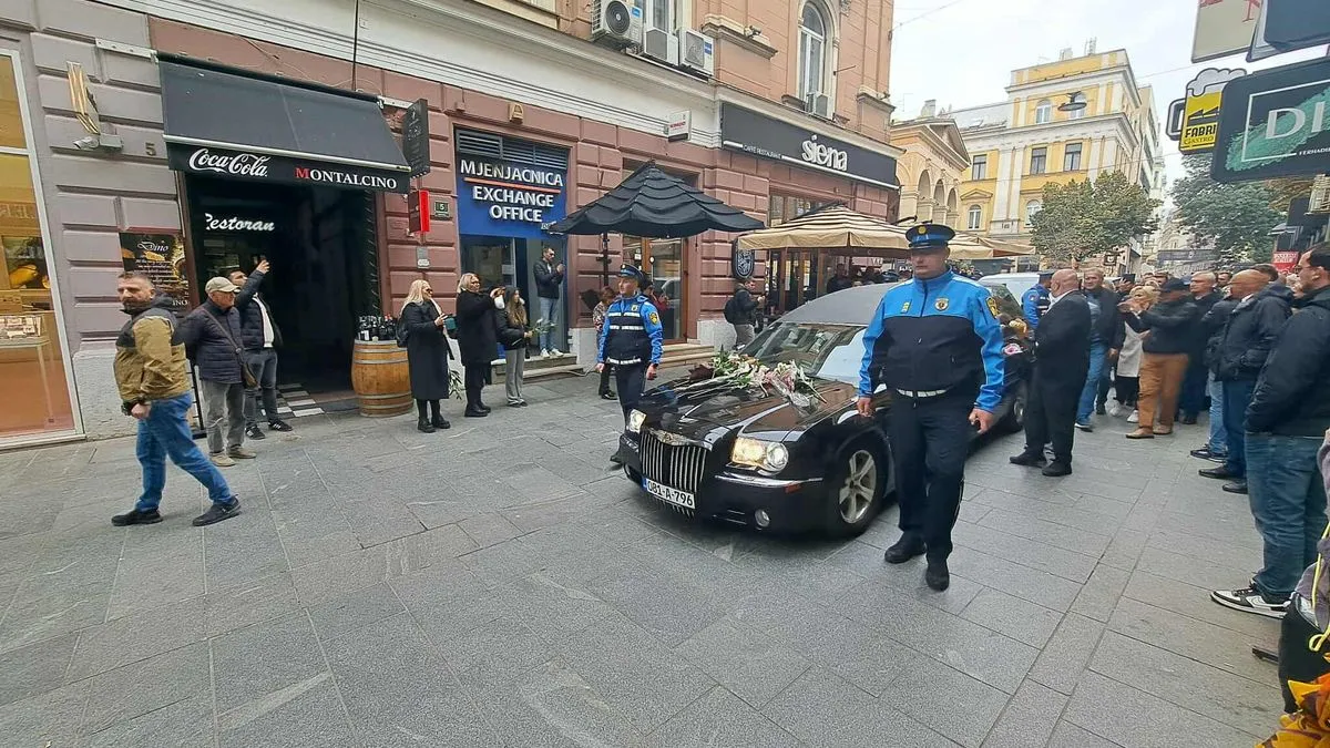 Tužna povorka ići će dalje prema Barama, gdje će biti i ukopan Halid Bešlić