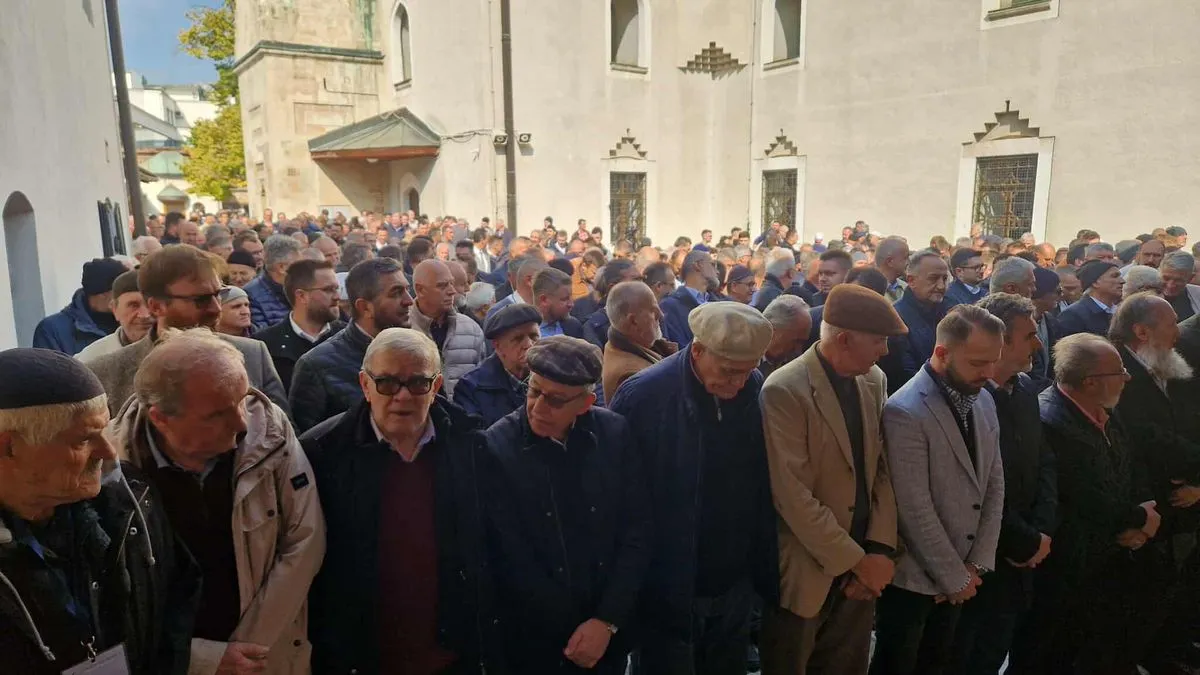 Velična čovjeka je u veličini zaostavštine koju je ostavio iza sebe, rečeno je prije klanjanja dženaze u haremu Begove džamije.