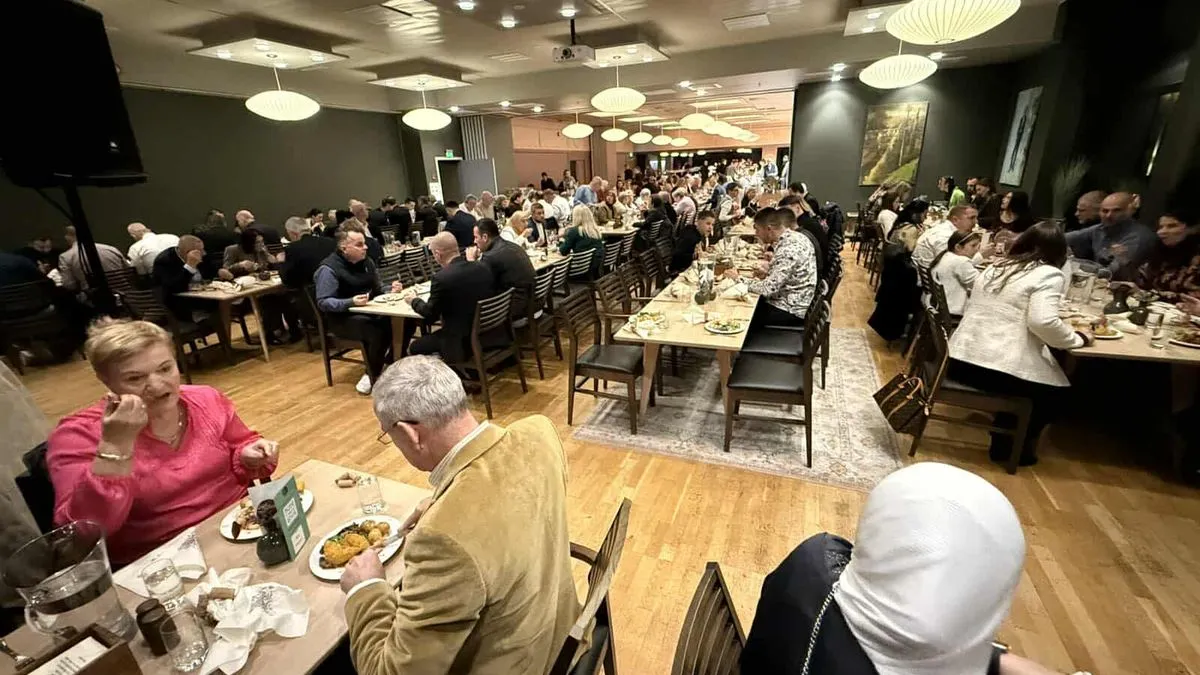 Jer nama slobodu niko nije poklonio za nju smo se borili, životima je branili...